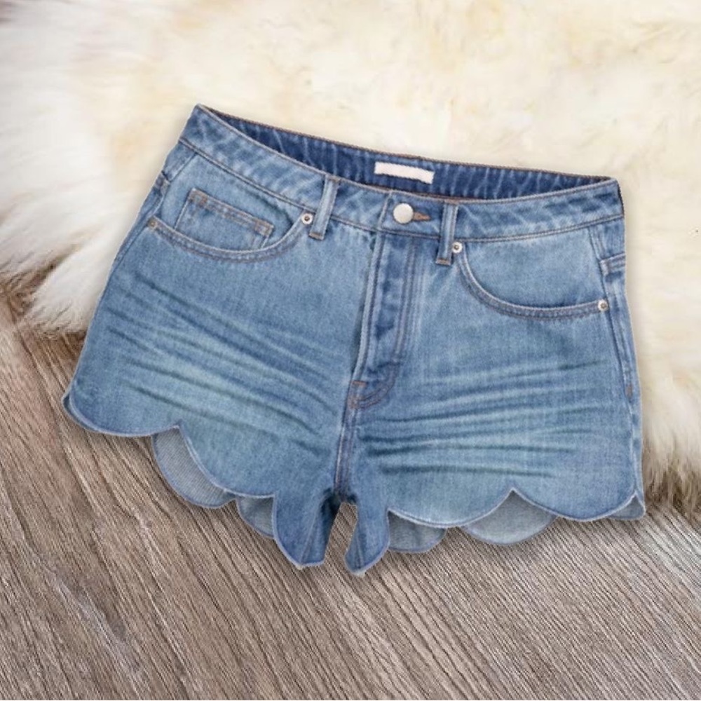 H&M Woman’s Light Blue Scallop-Hem Low Waist Denim Shorts Size: 8 - Picture 3 of 13
